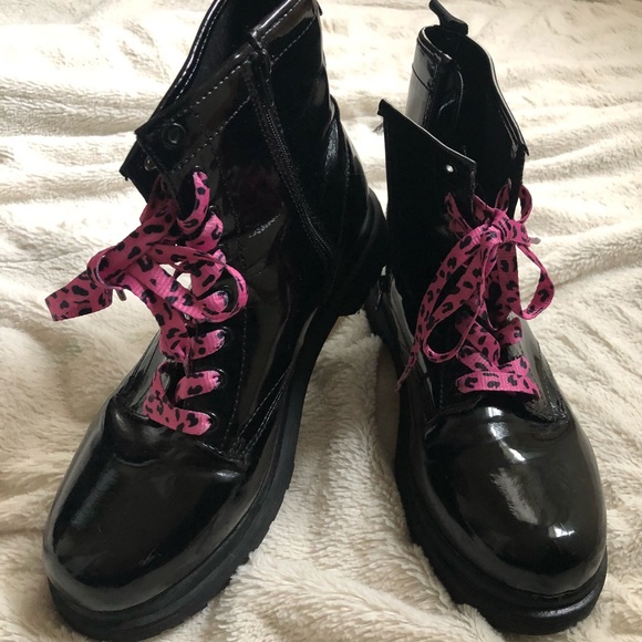 Black patent faux leather combat boots W6 grunge rocker moto cutesy shiny cute - Picture 2 of 8
